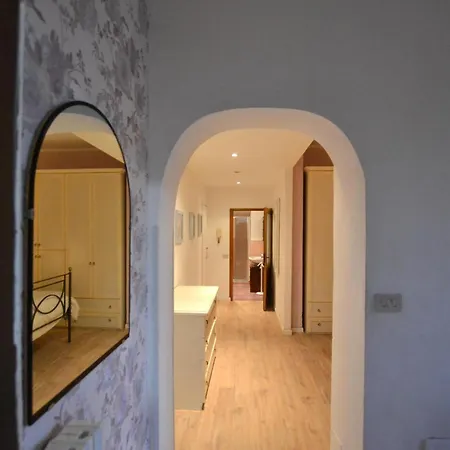 Awesome In With Kitchen Αρέτσο